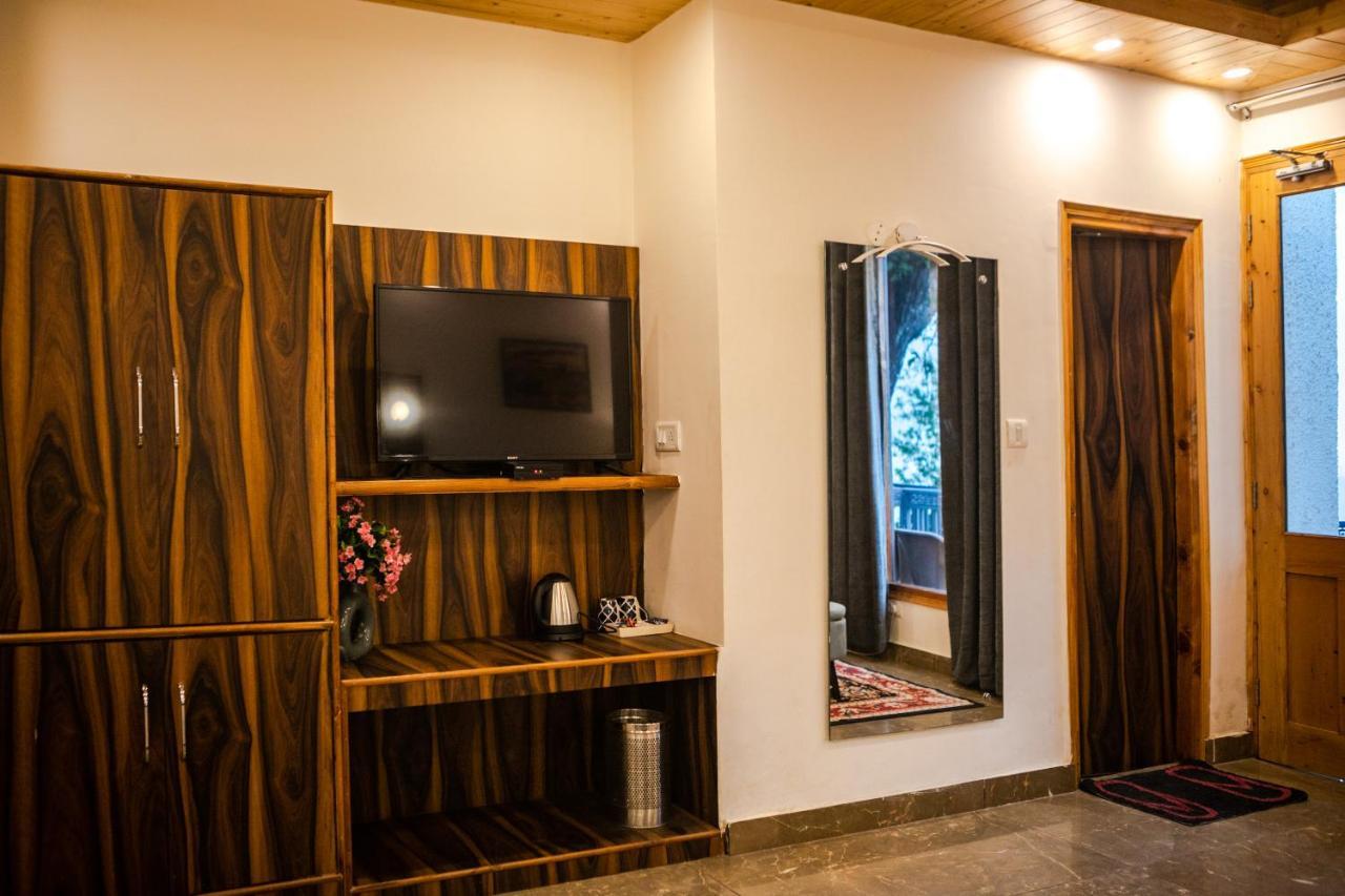 Eden Oaks Hotel Manali  Exterior photo